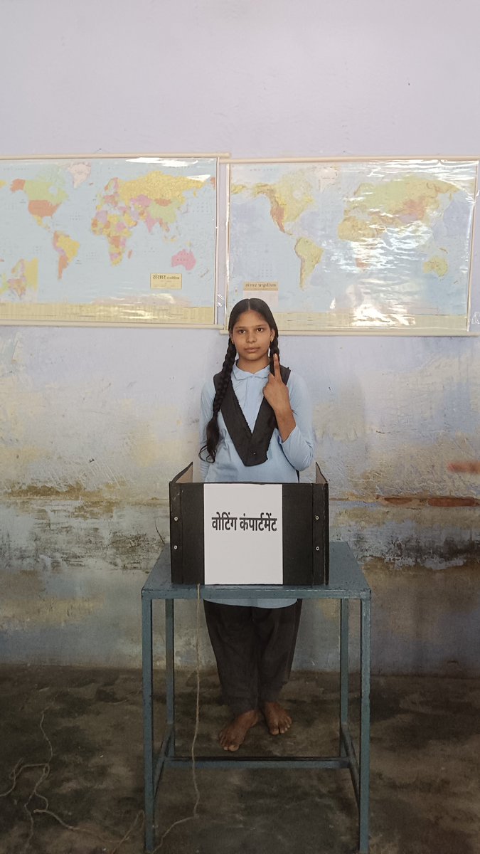 SubhashvermaRES's tweet photo. राजकीय उच्च माध्यमिक विद्यालय हाड़ोता जयपुर के विद्यार्थियों द्वारा स्कूल ईएलसी एक्टिविटीज के तहत मतदान प्रणाली का शानदार जीवंत प्रदर्शन! लोकतंत्र के इस अनूठे अभ्यास से बच्चों में मतदान के प्रति जागरूकता बढ़ेगी। 🗳️🇮🇳 #SchoolELC #VoterAwareness #Democracy
@CeoRajasthan @ECISVEEP https://t.co/f3VWVnVgDF
