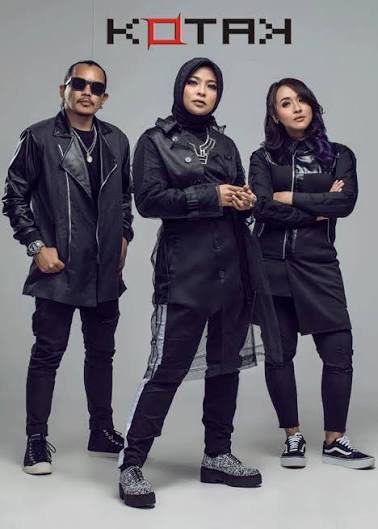 VisitorNingning's tweet photo. @VisitorSunghoo Yang ini gak dibawa ? https://t.co/sIZ3qRhFe0