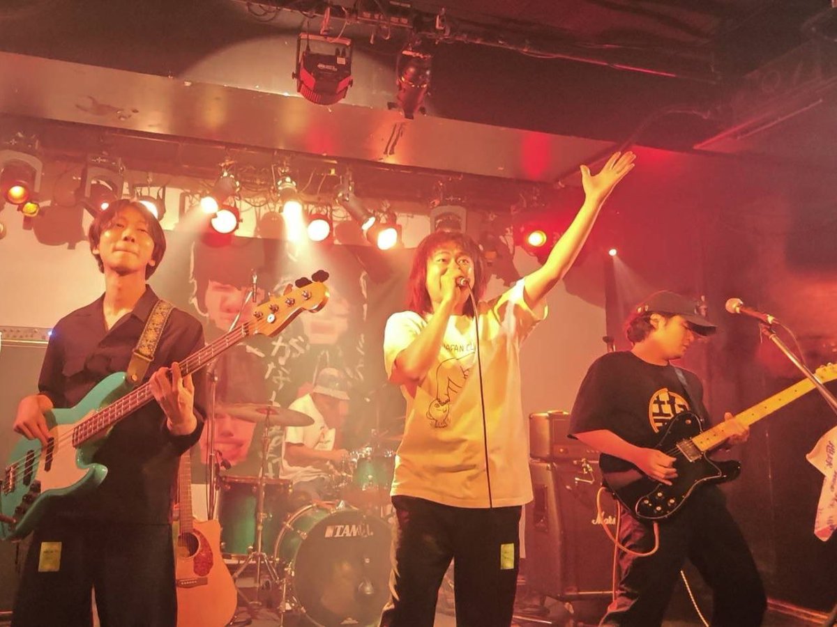 chikyumaru_band's tweet photo. 昨日は『人差し指がなくなるまでは』
またしても早い時間帯のライブでしたが、沢山のお客様にお集まりいただけて大感謝です！！！
気持ちよかったー🔥
下北沢ERAにも初めて出させてもらい、多くの方に見ていただける機会をくれた人差し指の運営チームの皆さま本当にありがとうございました！
また下北沢に上陸させてくださいッ💥

#chikyu #地球 #バンド #ライブ #音楽