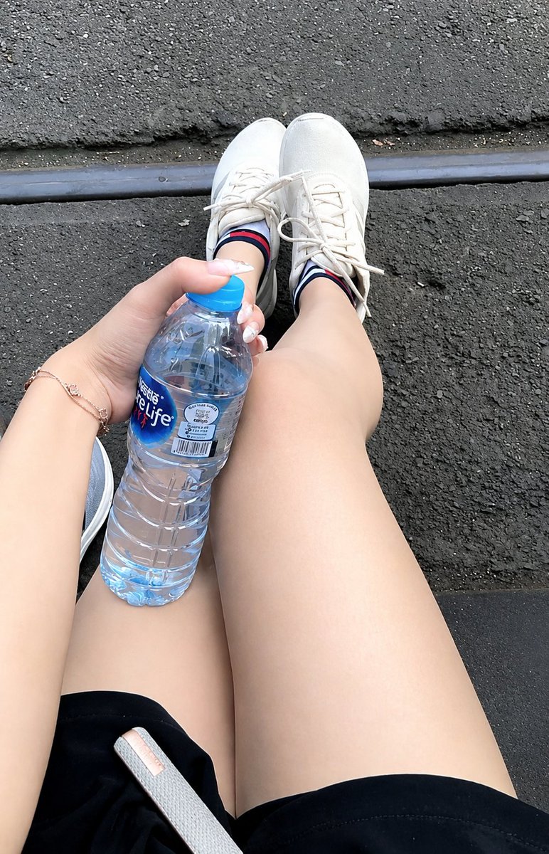 Mist_Kaylaa's tweet photo. Morning subs
Mumpung libur mending lu semua para laki" sujud di kaki gw dan jilat ni sepatu sampai bersih
Cowo" sekarang pada ga guna udh ktl nya kecil duitnya pun ga ada

#findom #humiliation #paypig #footworship #facesitting #jakarta https://t.co/ZdQrSmVJLD