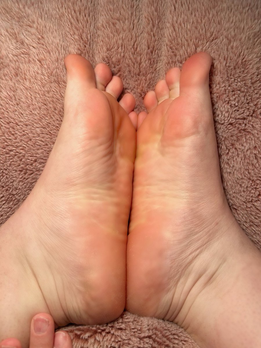 meblamezu's tweet photo. Pretty pink soles 🩰💞✨

Be a good boy and pay for my pedi;)🦶🏼 https://t.co/ApTn7Hov9g