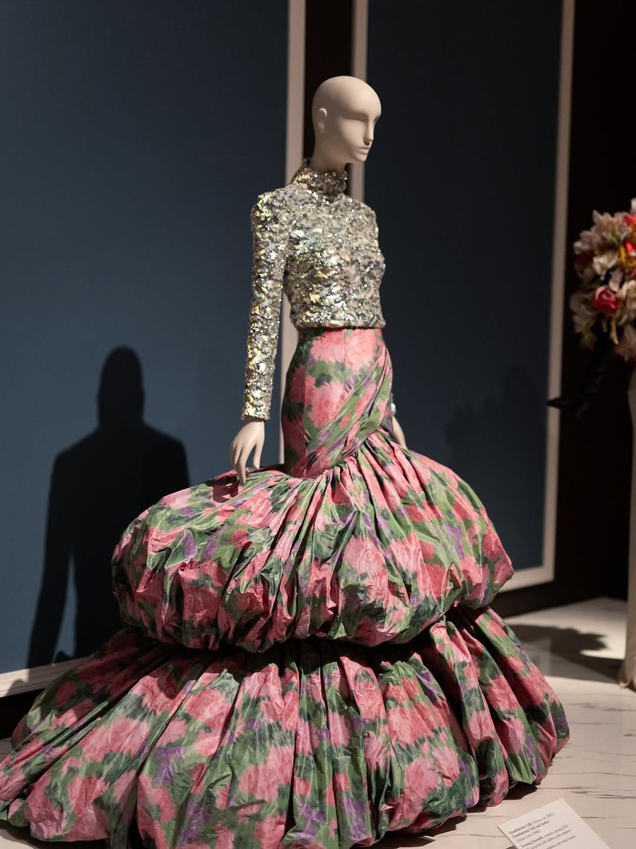 dudu389's tweet photo. The Cleveland Museum of Art is hosting “Renaissance to Runway: The Enduring Italian Houses,” which includes a Giambattista Valli Haute Couture set. The ensemble comprises a top in iridescent mirror sequin jacquard and a Petals skirt in bloom chiné si... https://t.co/svA754KOwN