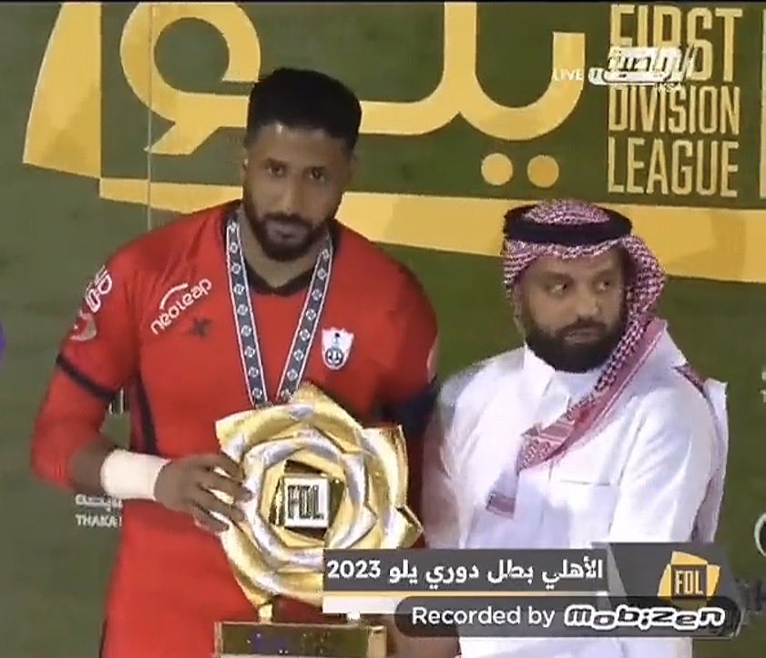 muor_2's tweet photo. @FfCcfu10g بس الشباب كان يقدر بخليك ماتهبط بس خلاك تهبط صار النادي الي يساهم في هبوط نادي ويكون من اكبر الاسباب وضيع عجيب https://t.co/P7oOfHneBI