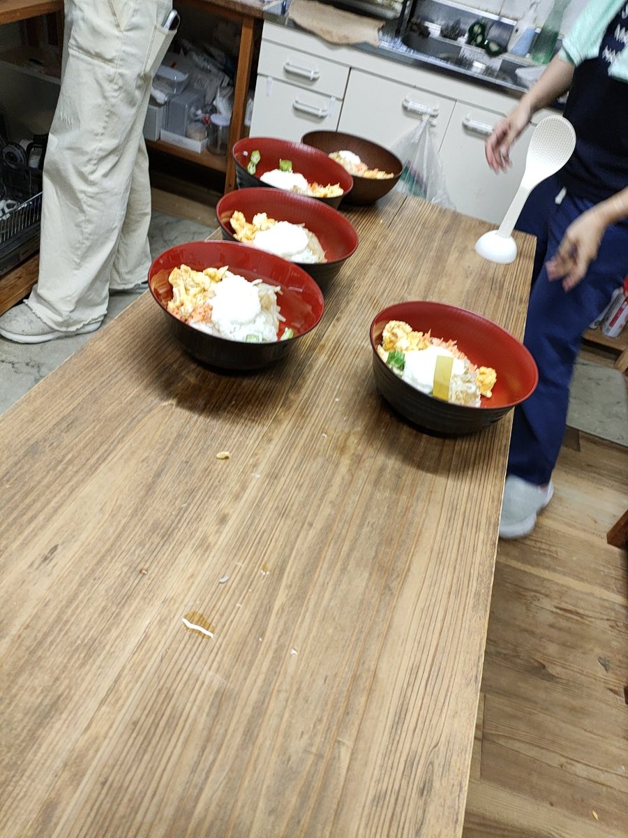 EPSChiroba's tweet photo. 今日のお昼はヘルシーネバネバ丼とひじきニンジンあえと味噌���です、健康的で美味しいです。 https://t.co/w5F2zQpY1g