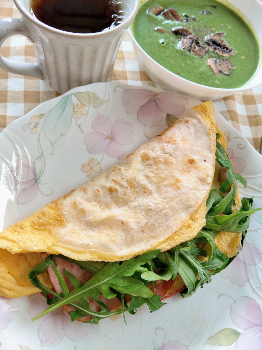 enjoy_eater's tweet photo. 8月30日 日曜日🌧️
お疲れ様です☕
オムレツケサディーヤ🌿
ほうれん草スープ🍄‍🟫
いつもありがとう🙏 https://t.co/WugBFjhVgh