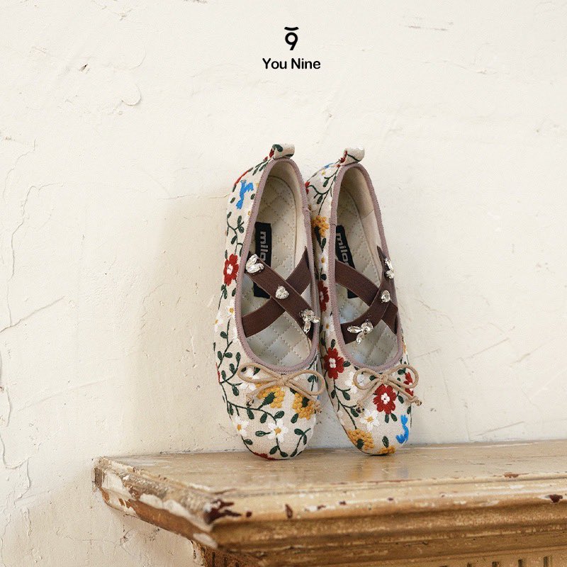 dinziieee's tweet photo. manusia mana yang nyiptain flatshoes segemess ini???🤯🫶🏻 https://t.co/q5iCb7jdwk