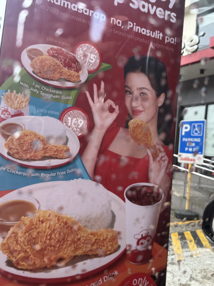 madinealyana's tweet photo. Sino nag sabi na hindi na mag ja-jollibee? Nag aya nanaman kumain sa @Jollibee ang @bellemariano02 😅🤣 https://t.co/BObT1Hmupr