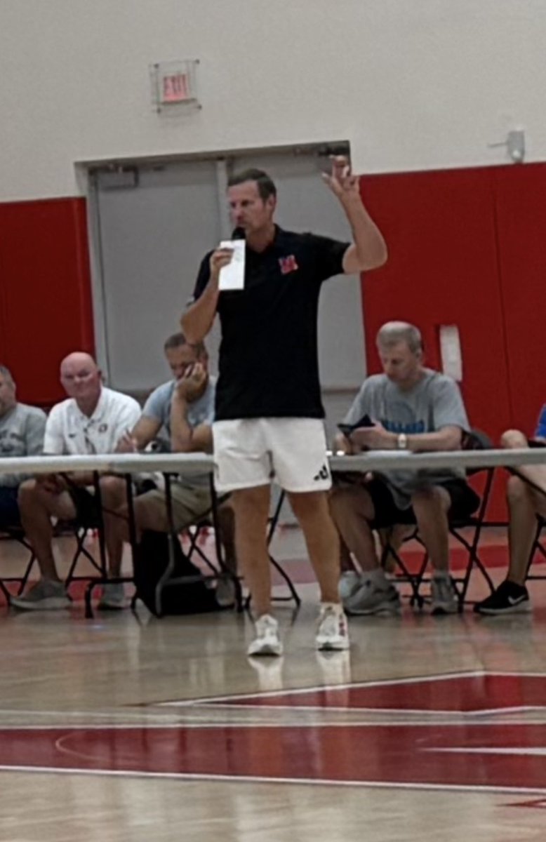 ArloBoysHoops's tweet photo. Boys ๐ coaches got some work in today at the Husker Menโs Basketball Coaches Clinic #RedState #GBR #GoEagles @HuskerMBB https://t.co/0L56wm23qw
