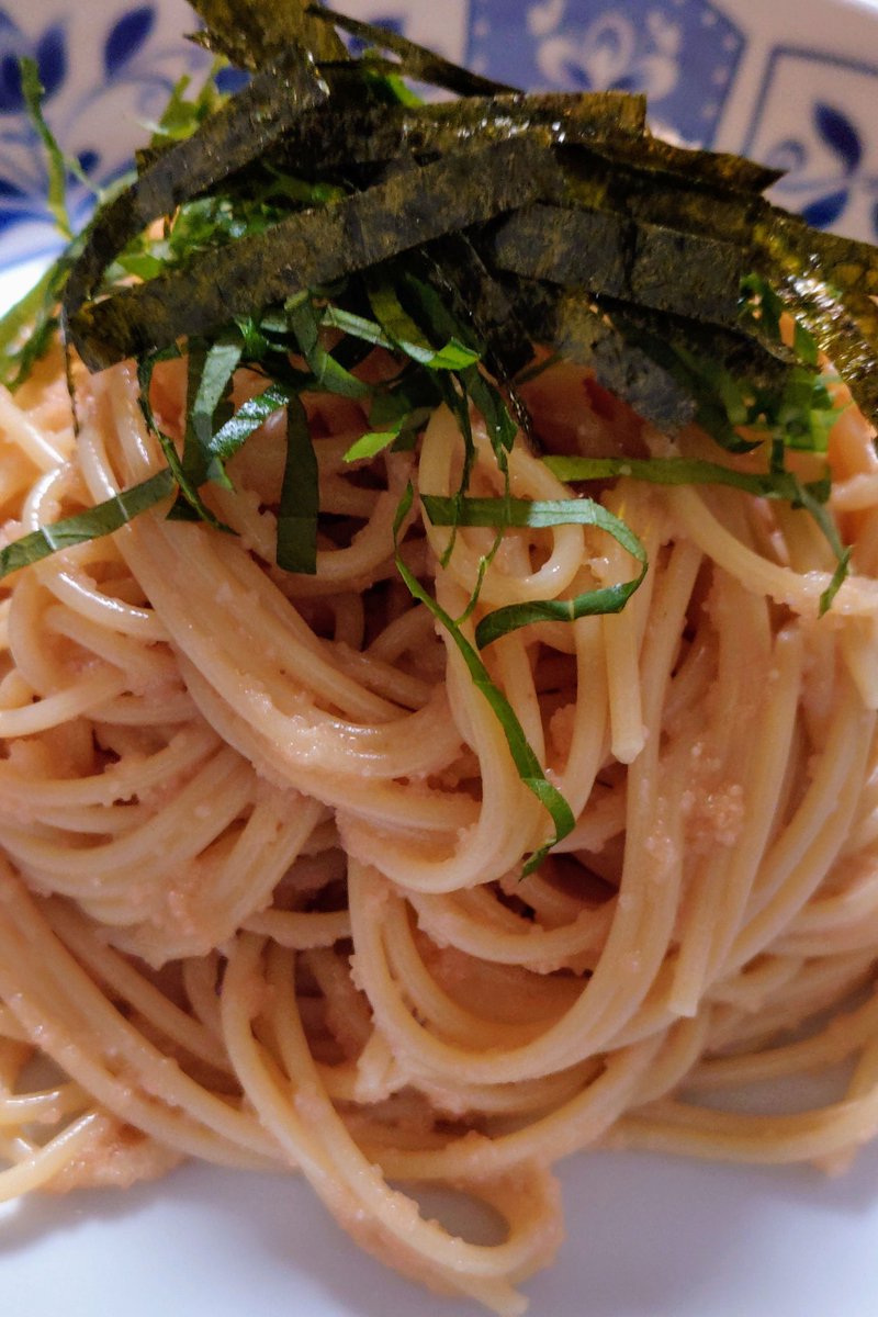 Diancheren's tweet photo. 明太子紫蘇パスタ
人さまに出す時だけ、トングでキレーに盛る　どうでも良い時は汎用丼にバン
#でんメシ https://t.co/zyOtgjGhJK