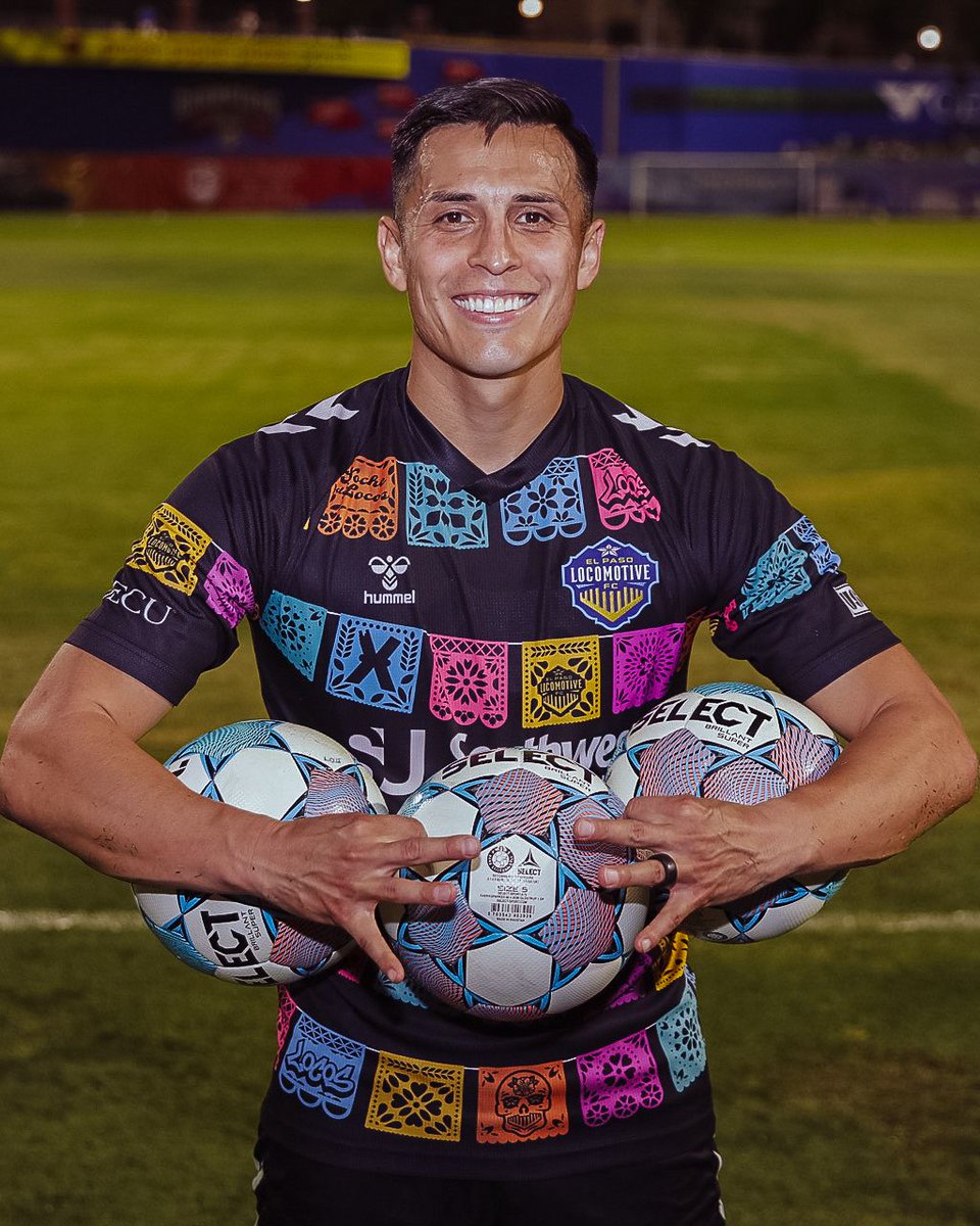 eplocomotivefc's tweet photo. RUBÍN. RUBÍN. RUBÍN. 🎩⚽️⚽️⚽️ https://t.co/3O09nW0EcK