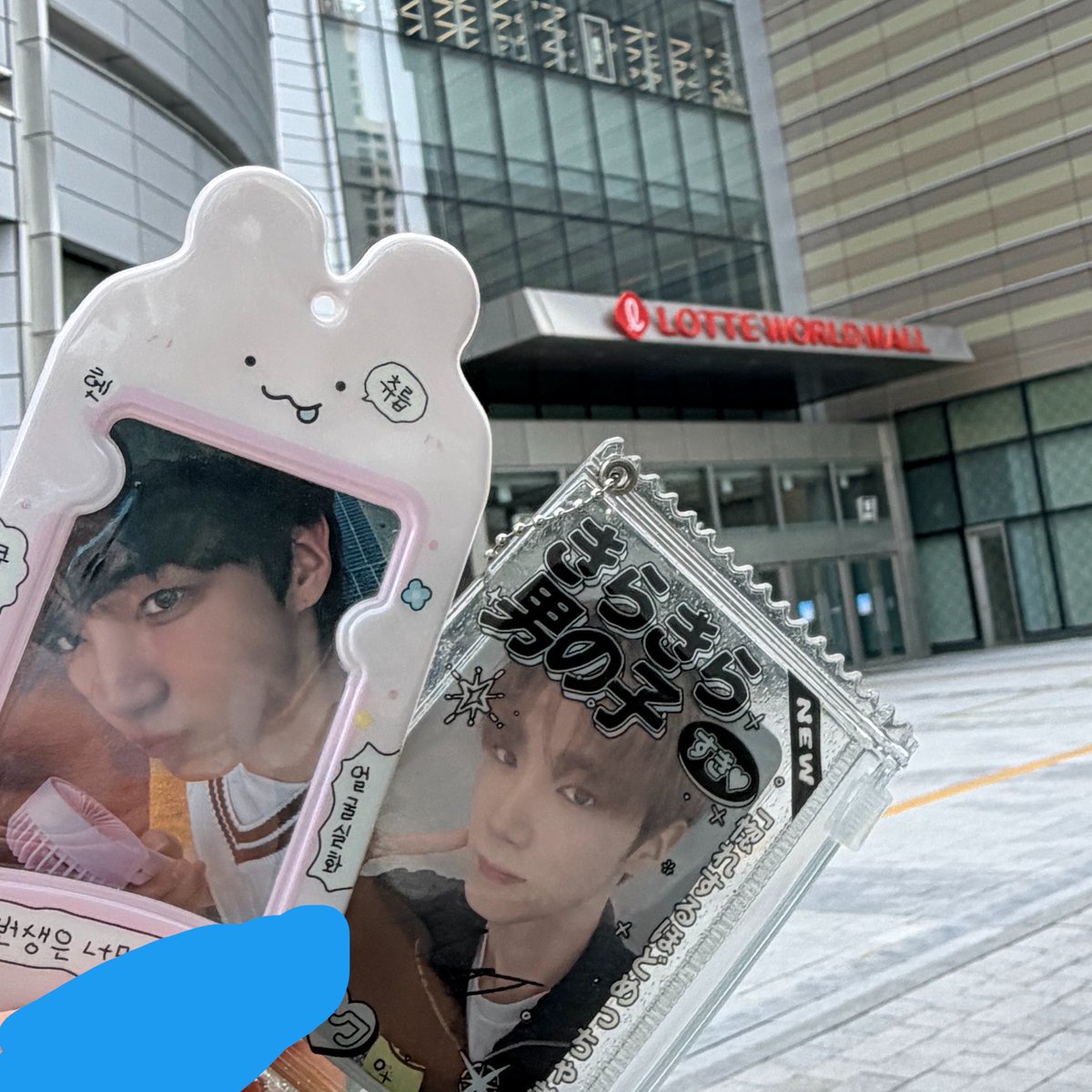 junee76_'s tweet photo. 케이크 떠먹여주는 잘생긴 남자친구는 없었지만,,,
n년만에 만난 친구랑 롯데월드몰도 가구 석촌호수도 가구
덕분에 즐거운 잠실데이트 했어욥😆❤️
#AxMxP #에이엠피
#나를_만나야할_10가지이유
#MxAxPinLove #DATE_MxAxP https://t.co/Ay6w3GNyVi