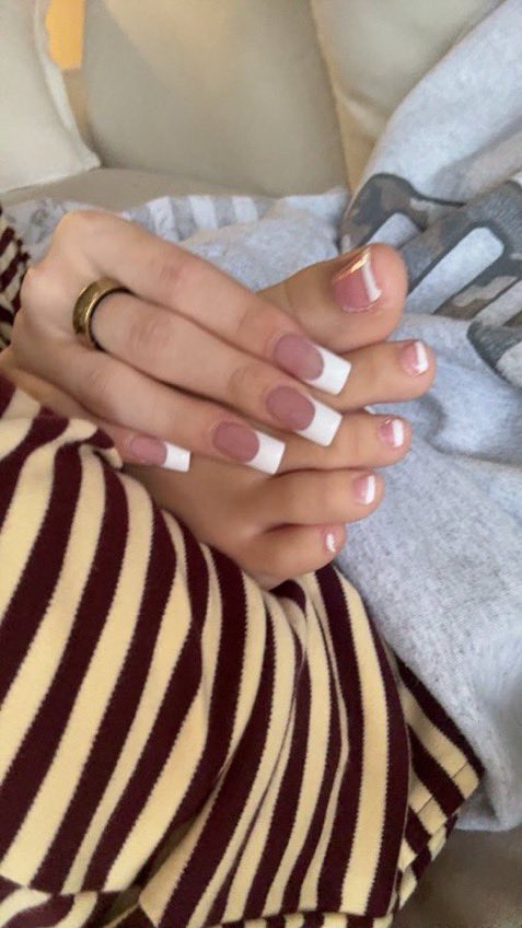 Lilbabbybratt's tweet photo. Reimburse https://t.co/gEYkFaCl4j