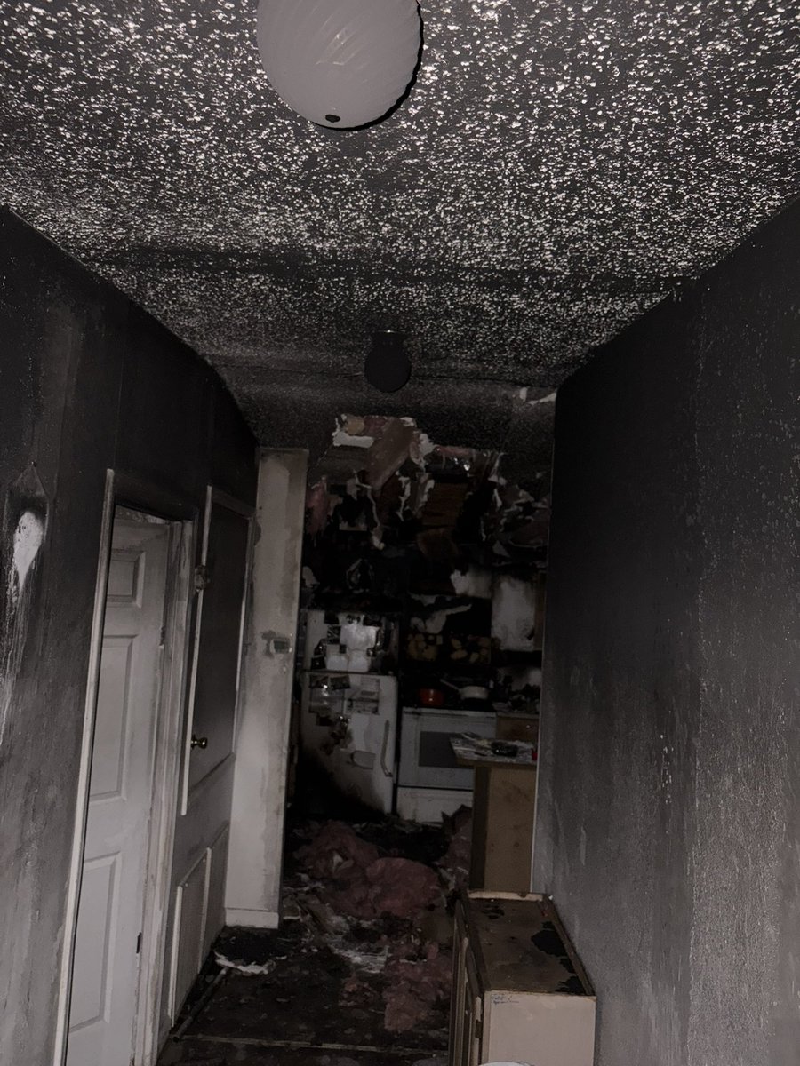 chasingstorms01's tweet photo. my house caught on fire tonight and we’ve unfortunately lost basically everything, everyone made it out safely in including all the animals even tho they did have to revive the cat, please keep myself and my family in your prayers tonight. https://t.co/wc2z2LoQRv