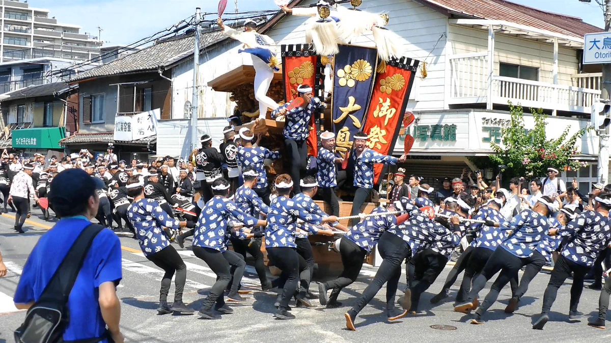 引き取り大歓迎！！ミニだんじり！！ 三国の境 в X: „【猛暑を吹き飛ばす迫力！】堺市 鳳サマーカーニバル