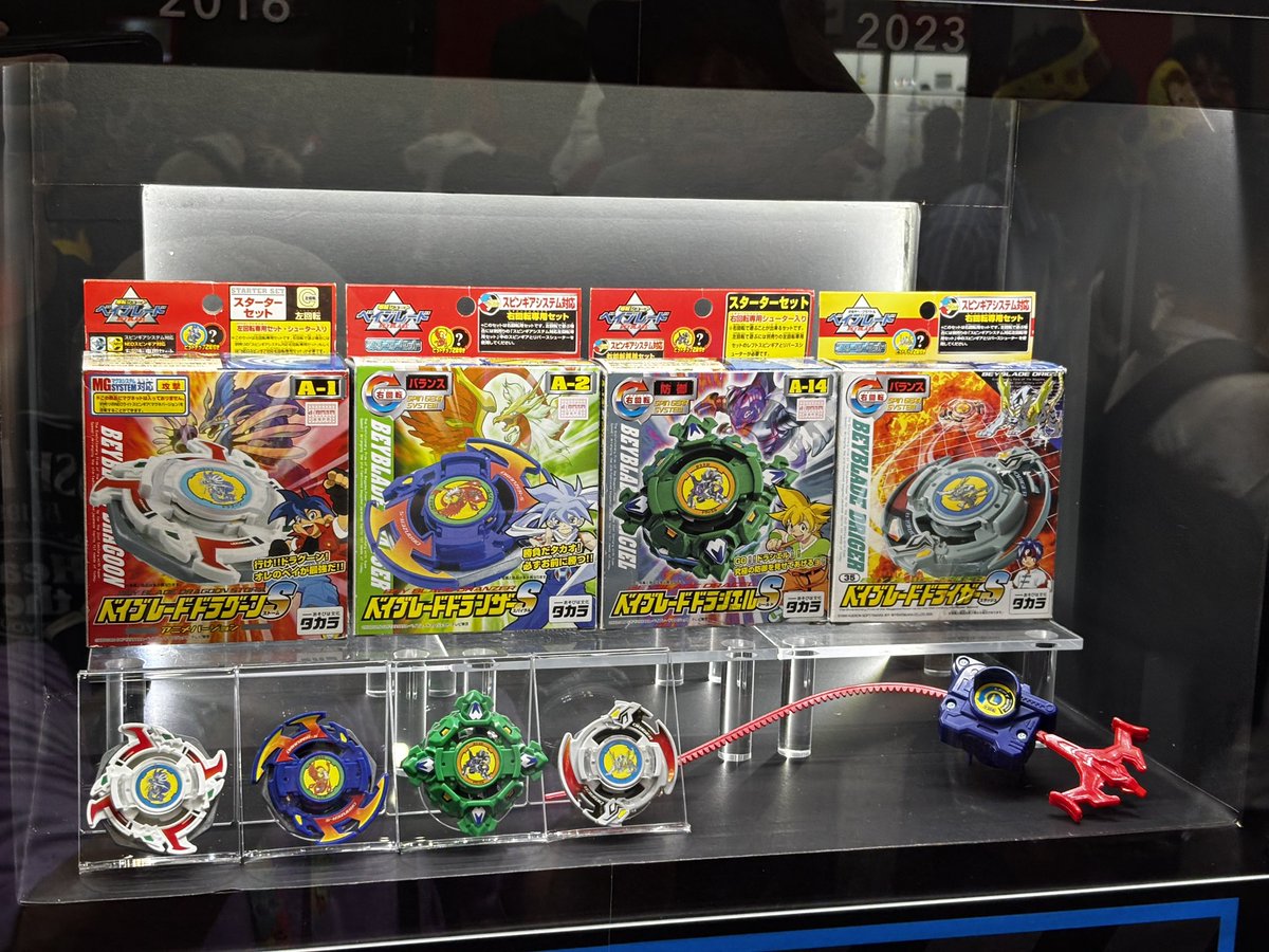 SMZ39_hiro79's tweet photo. タカラトミーのベイブレードコーナーに爆転ベイの当時品
懐かしい https://t.co/HQheIJExpG