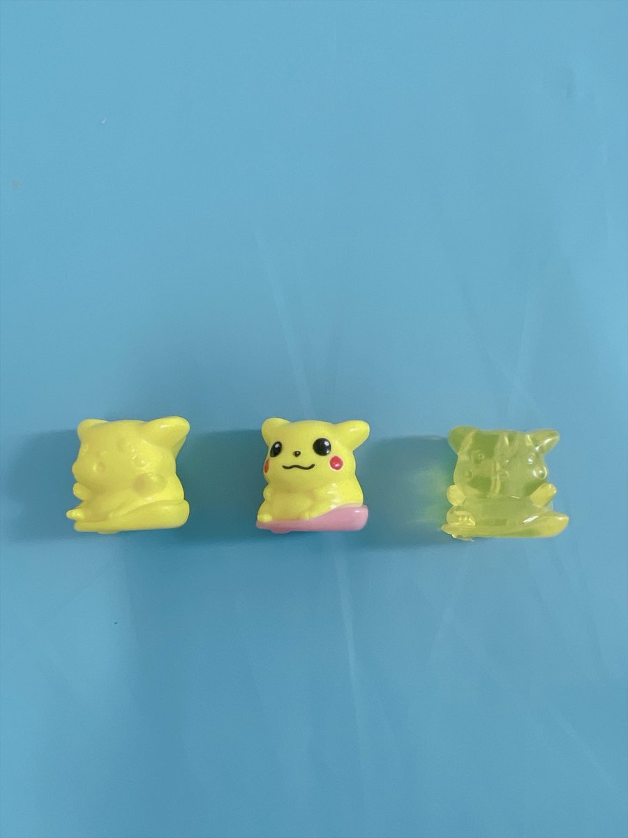 nb6fpn's tweet photo. 今日のご紹介は
なみのりピカチュウ！

左から
DXなみのりピカチュウ
カラー(非売品)
クリア(非売品)

かわいいだけではなくしっかり強い！
今から手に入れるのはお値段高め…
未開封品より開封品を探すのがおすすめです！

#プラコロ https://t.co/x0sgDO4YaI