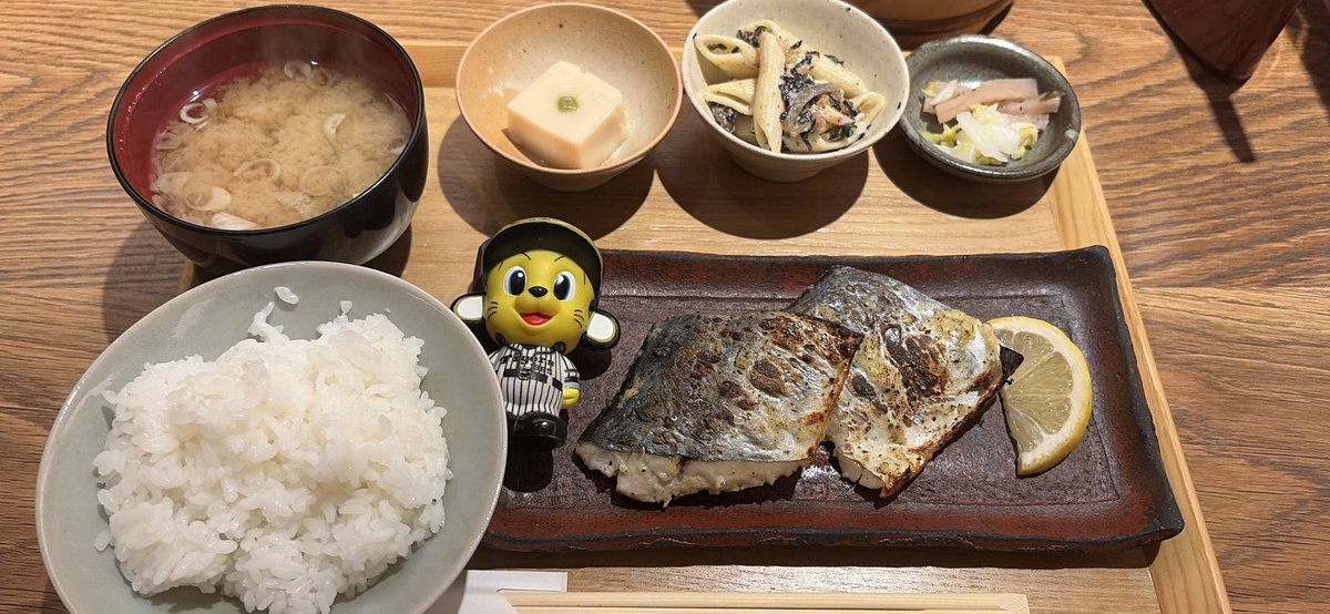 oldkai31's tweet photo. 一芯🍚、もっこす🍜、ミニストの無限クリーム🍰
球場入る前に既にお腹いっぱい🏟️ https://t.co/895Wa9eMIt