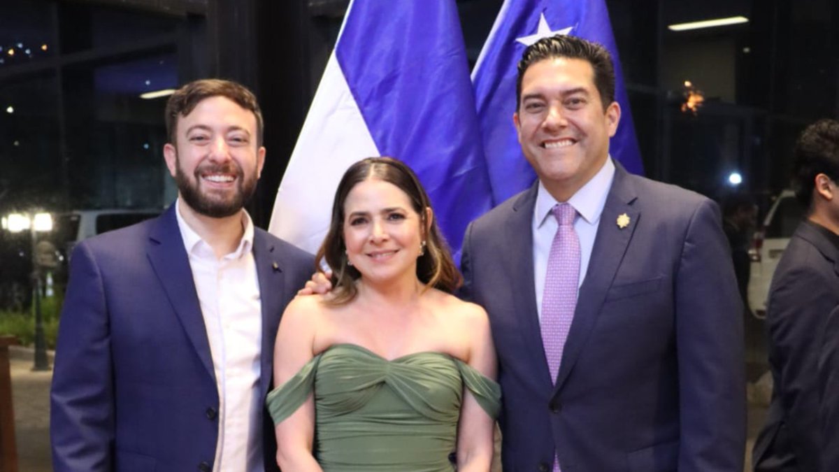 juandiegozelaya's tweet photo. Gracias, @AgustinLaje, por tu visita a Honduras, por la conversación franca y, sobre todo, por tu firme compromiso con la defensa de la libertad, la democracia y nuestros valores.

¡Bienvenido siempre a nuestra capital! 🇭🇳 https://t.co/lMggd6emVR