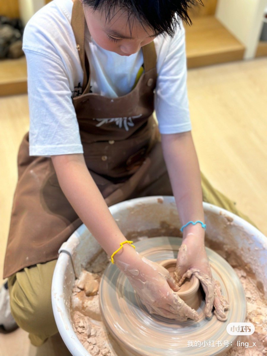 rl_ton's tweet photo. Immerse in the hand-carved pottery workshop today! Feel the clay under your fingers, create your own small vessel, and carry a warm piece of art home. https://t.co/2Ad6Krh3sn