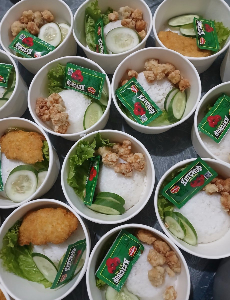 toodumbtodai's tweet photo. Warga please help rt

uang makanku dan nenek minggu ini kurang banget, terus kita ada tagihan yang harus dilunasi besok 🥹

kita jual nasi serba 10rb barangkali kakak2 mau pesen, untuk berbagi, untuk acara dll 🥹
aku dom palembang yaa 
#moots #zonauang https://t.co/E9uJzqm3lG