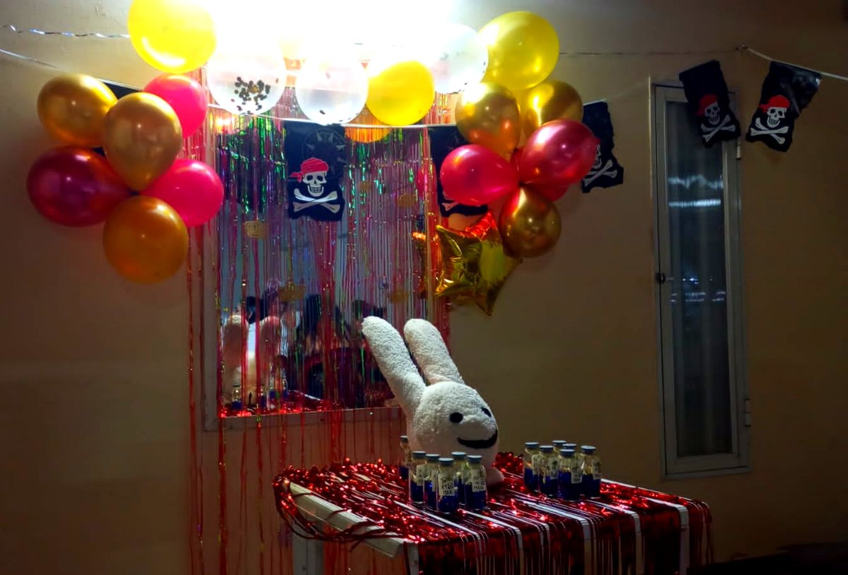 Kamabokokae's tweet photo. Una fiesta de disfraces algo extraña 
#animalhospital https://t.co/ARAE4rKmlL