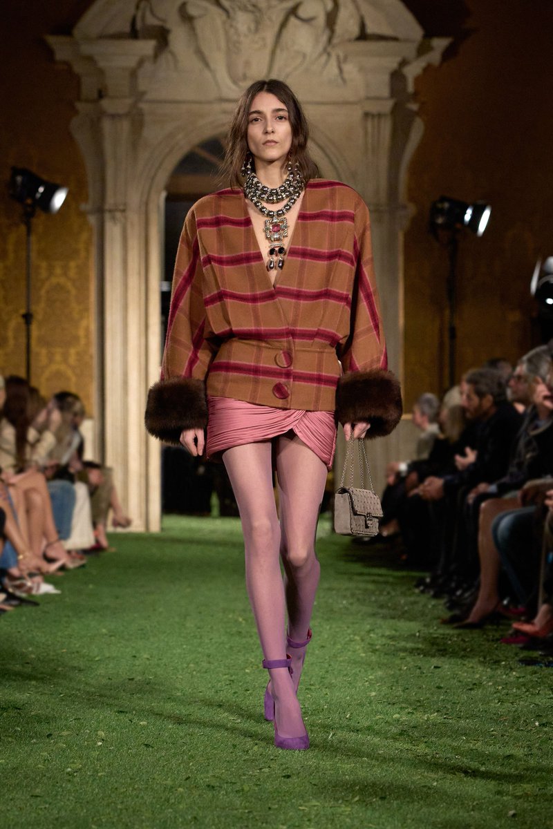 8th_month's tweet photo. REI × Valentino Fall 2026
ヘアメイク含め、ルックのチョイスとスタイリングが完璧。 https://t.co/FVkHZ3Qdqb