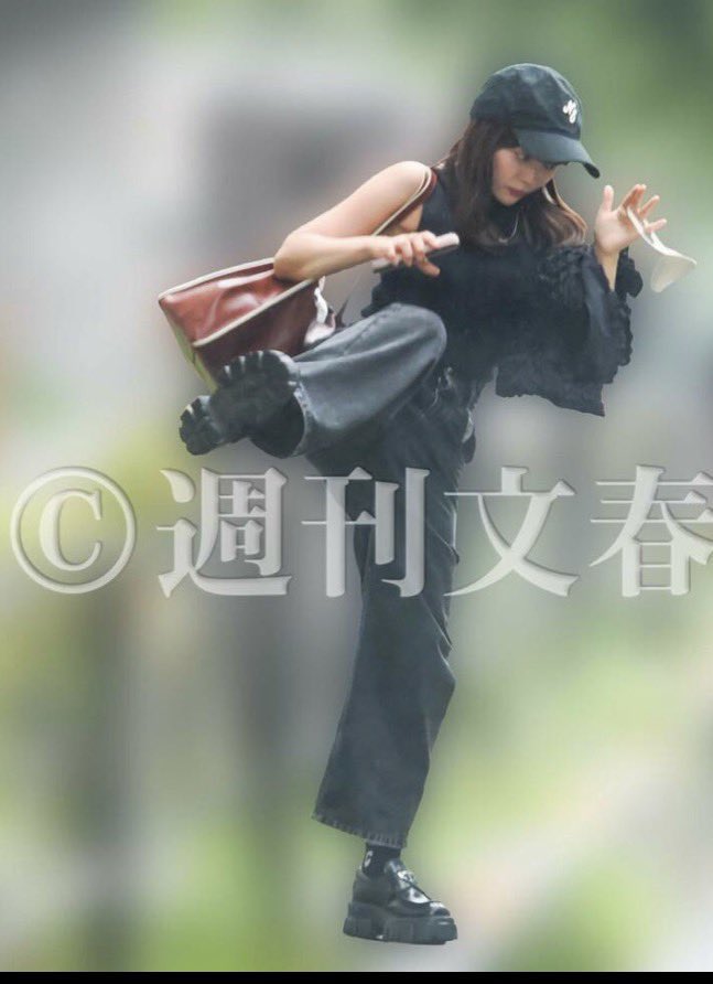 24kyua_chou_34's tweet photo. なぎちゃんごめんwwwww熱愛でこのポーズなことあんのwwwwwほんとおもしれぇ女さんでだいすきwwwww https://t.co/yTvpL559U0