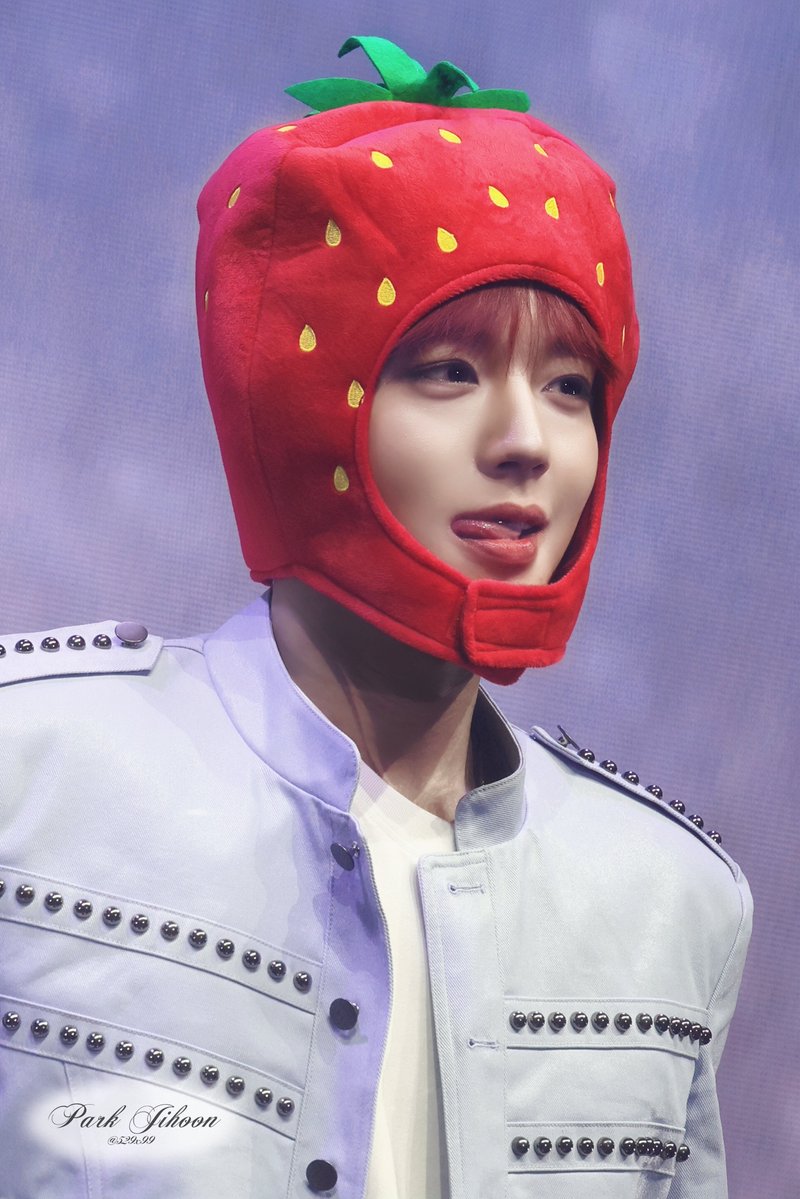529x99's tweet photo. 260829 RE:FLECT FAN CONCERT in JAKARTA
인도네시아 팬콘

✨（🍓•᎑•🍓）✨

#박지훈 #PARKJIHOON https://t.co/Bg4vknV6lT