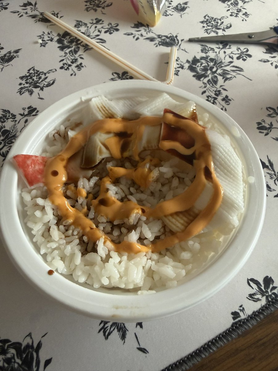SharkieMelonVT's tweet photo. Sharkie dinner construed of instant rice w imitation crab n soy sauce plus sriracha mayo and Mountain Dew…. Yummi!!!! https://t.co/iaDzn2UNdu