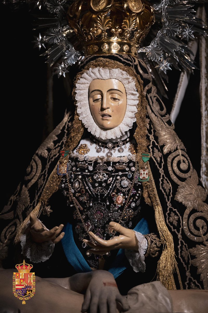 AngustiasGr's tweet photo. ⚫️TRASLADO DE LA SANTÍSIMA VIRGEN.

La Santísima Virgen de las Angustias ya aguarda en el patio de la Basílica para el traslado a la Iglesia del Sagrario en Rosario de la Aurora en esta mañana de domingo. https://t.co/0g45xP1eRQ