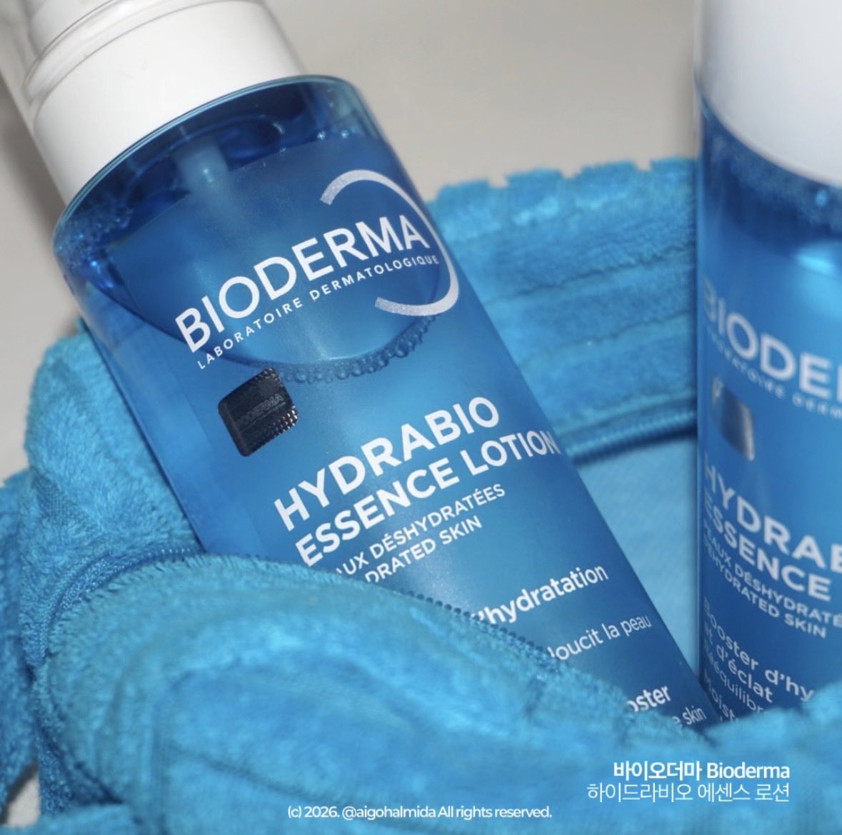 aigohalmida's tweet photo. #광고 #RT이벤트 @bioderma_kr
 
💙 바이오더마 하이드라비오 에센스 로션 💙
 
본 글을 #RT 해주신 5분의 팔로워분들께
>>바이오더마의 하이드라비오 에센스 로션<< 을 
선물해드립니다, ! (당발 9/7)
 
할미가 내돈내산으로도 소개하고,, 협찬으로도 소개하고,, 
할돈할산 이벤트로도 가지고 왔던 찐찐찐템
하이드라비오 에센스 로션, 손녀들 알지요, ? 
 
할미가 좋아하는 퍼스트 에센스 느낌의 사용감, 
레이어링 해도 부담 없는 쫀쫀한 마무리감과 
아쿠아지니움™  테크놀로지로 수분을 꽉 잠궈줘
속보습을 기가 막히게 채워주는 요 아이, 
미스트로도, 팩토로도, 챱토로도, 만능템이잖아요, 
 
지겨우실지도 모르지만 
너무 마음에 드는 기획세트로 또 나온다고 하니 
한번 더 소개해드리겠읍니다, 🤤