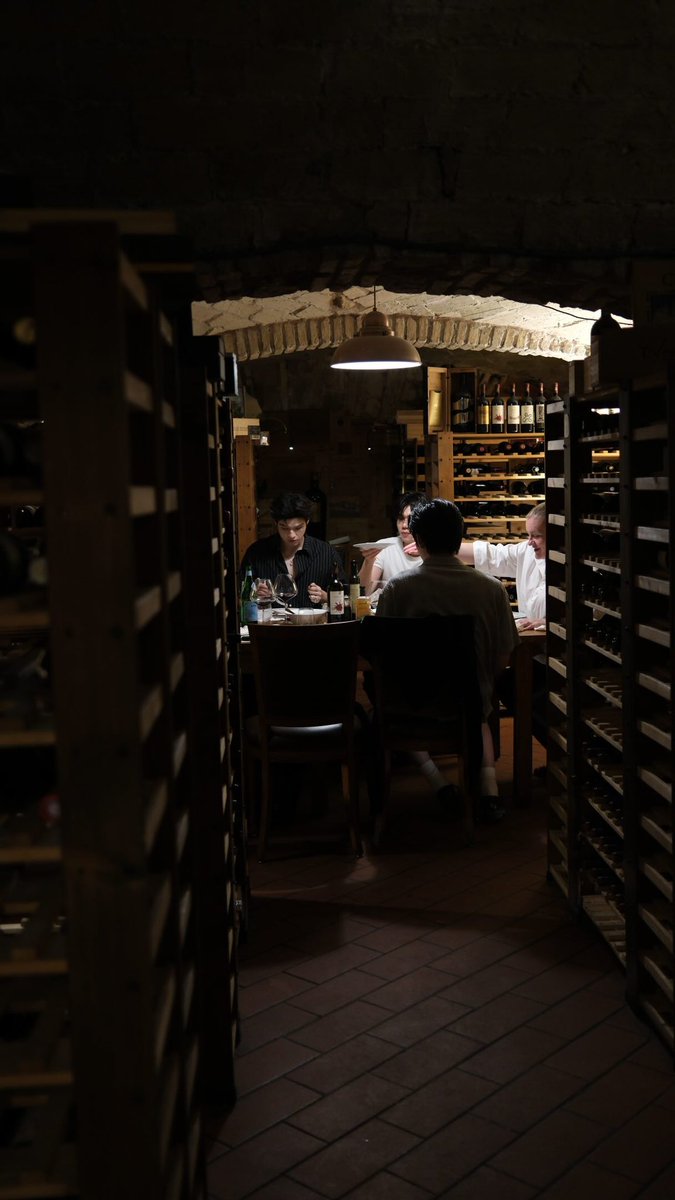 ppnarawinz's tweet photo. 📸 chen_rcj 

🍽️🥂

PONDPHUWIN ROME MOMENT D1

#PondPhuwin2ndFMinRome 
#ppnaravit @ppnaravit 
#ปอนด์ภูวินทร์ #PondPhuwin https://t.co/2MfmubySle