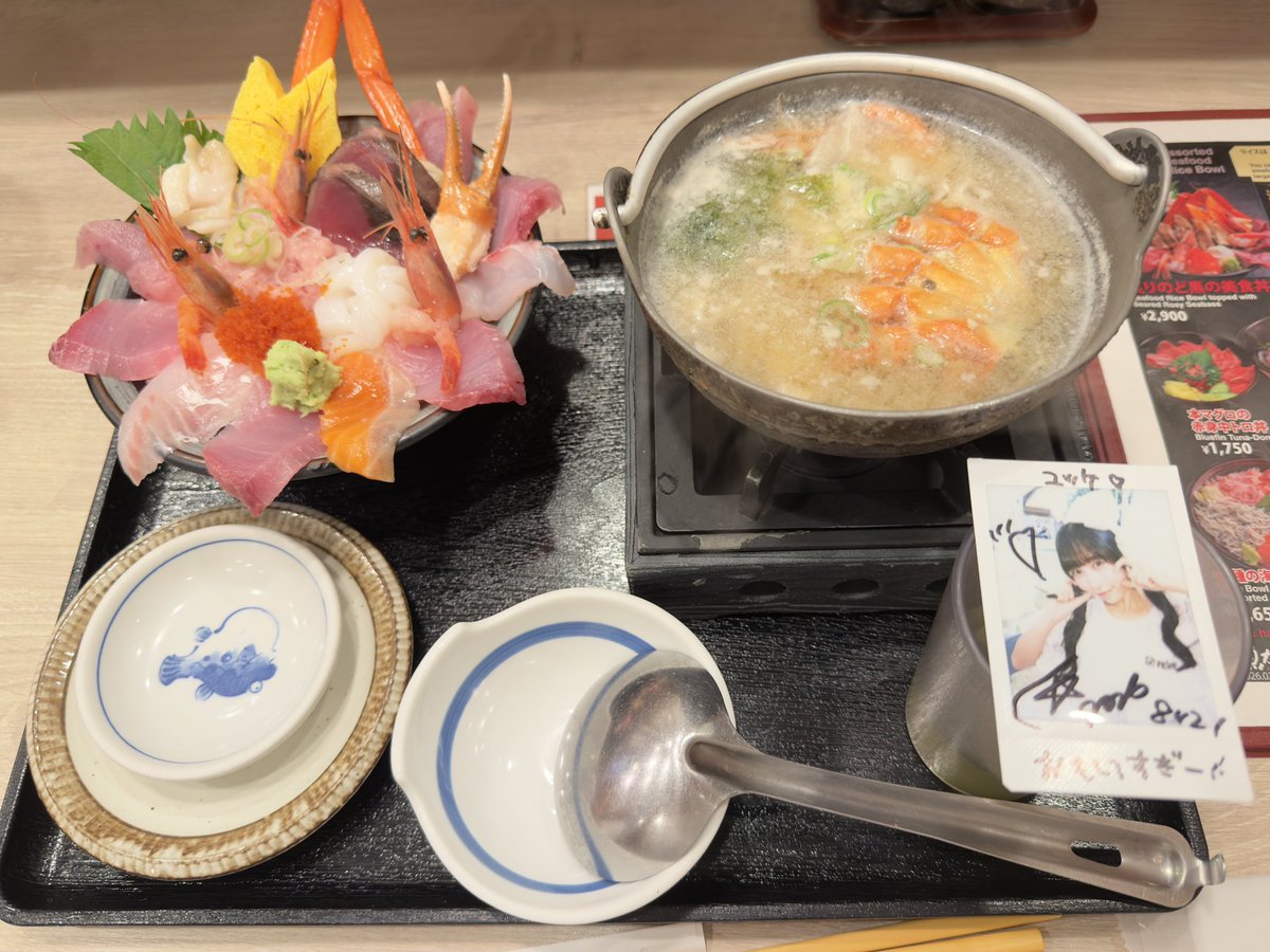 yukke694's tweet photo. 海鮮丼だよななみん
有名店だけど海鮮丼アンチだから行ったことなかったんだけど安くて美味しかった🐟 https://t.co/T7VDZU6rpb