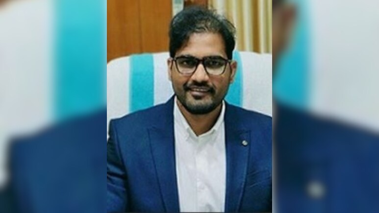 ndtv's tweet photo. Karnataka IAS Officer Gyanendra Kumar Gangwar Detained In Exam Scam https://t.co/OwwHxyfpT7 https://t.co/zhmjCHpQzx