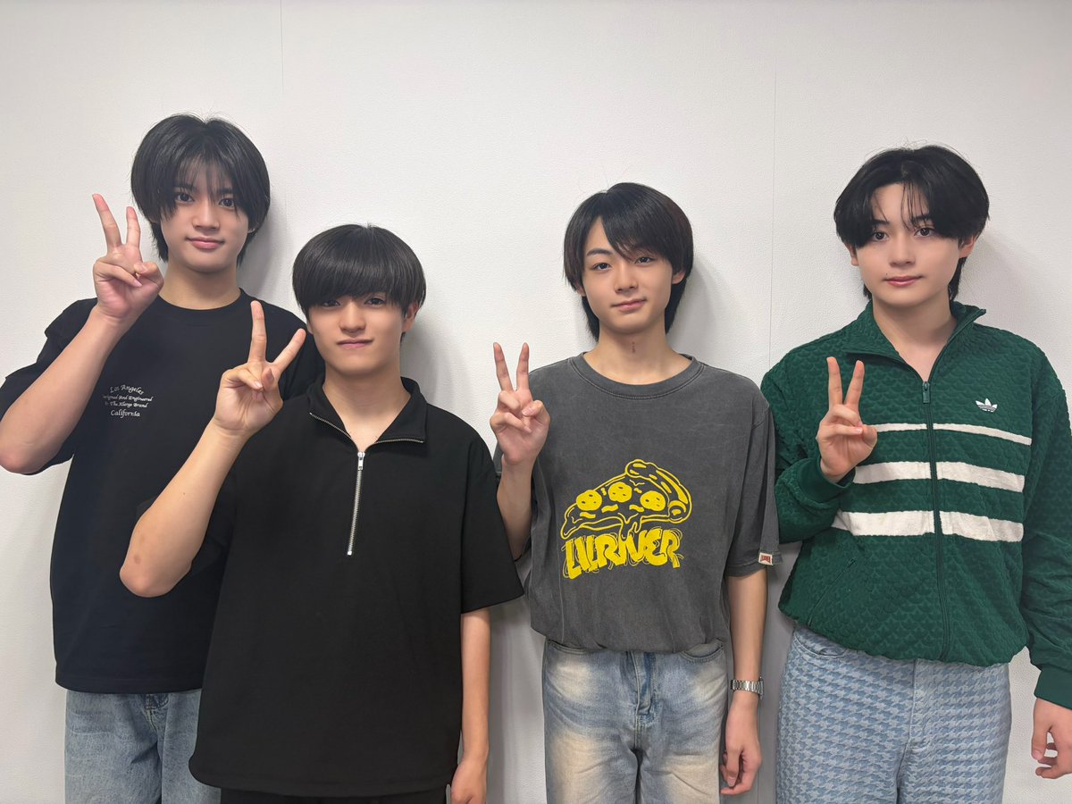 iiondo_official's tweet photo. /／
 📣リリースイベント特典会情報
\＼

本日の撮影ポーズをお知らせします！

📍神戸ハーバーランドスペースシアター

📸グループ撮影会・グループ&amp;グループ撮影会
片手ピース

📸2ショット撮影会
A iiONDOポーズ👍
B 片手ハート
C 神戸牛ポーズ🐮

#iiONDO
#はつ恋ONDOの夏が来た
#EBiDAN https://t.co/qKSz6yNgq7