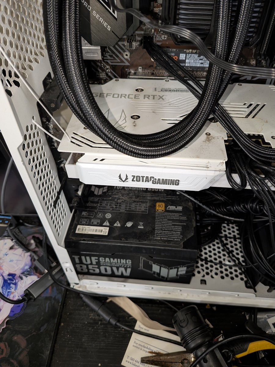 Kosuuu_'s tweet photo. Ceiling flooded over my desktop I built in 2014 and seemingly destroyed it when I wasnt home (⁠◕⁠ᴗ⁠◕⁠✿⁠) https://t.co/1diqXMWiVL