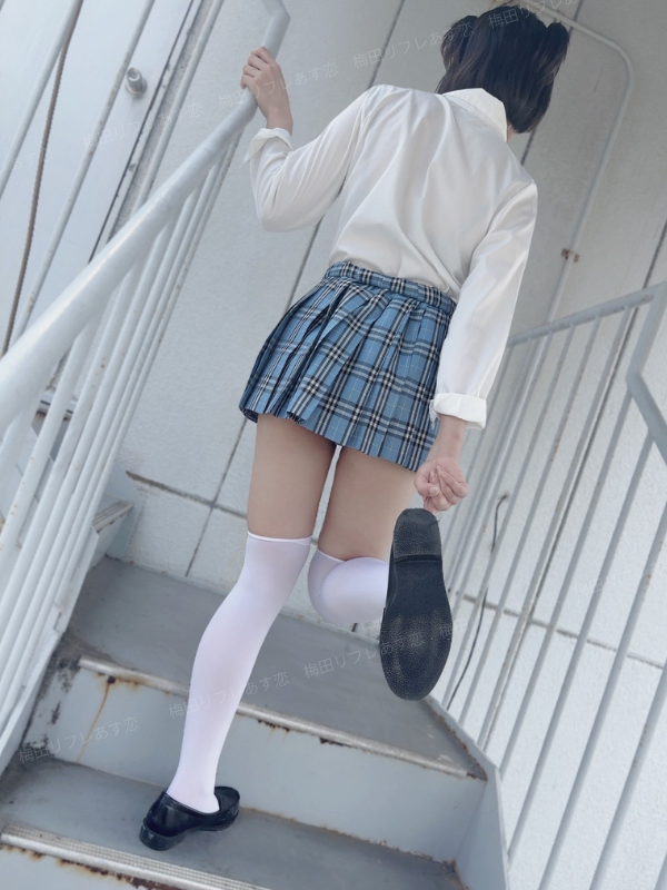 oskar10511's tweet photo. 制服のスカート、好き？♡ https://t.co/03skhwHfS8