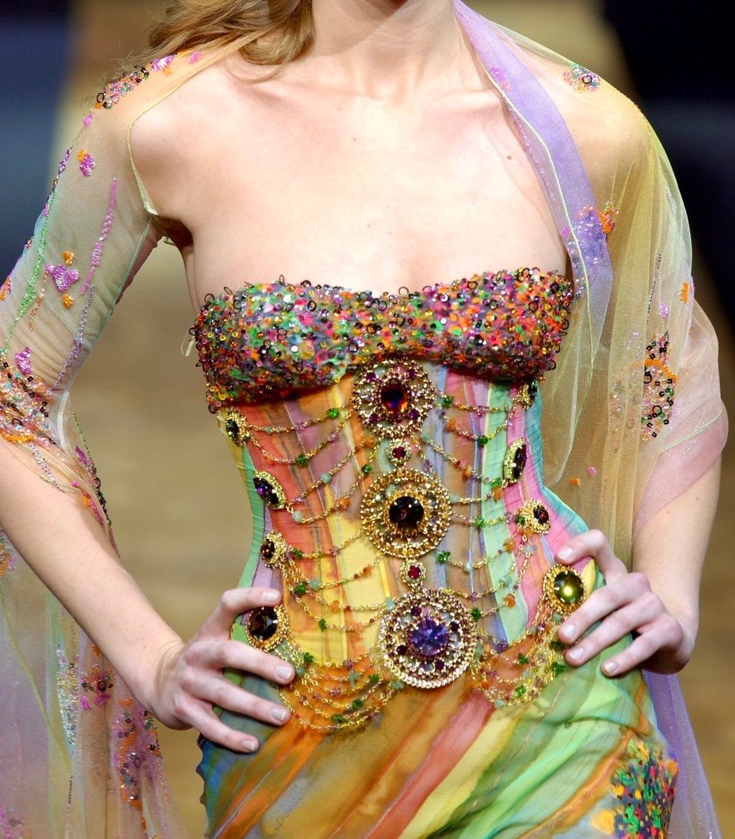 imthespecialk's tweet photo. Zuhair Murad AW02 I Haute Couture. https://t.co/d2LraYzc3H