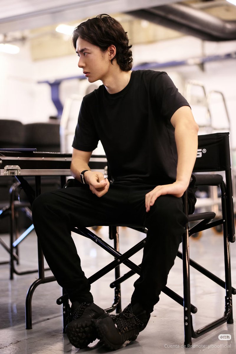WYBDOH's tweet photo. YIBO-OFFICIAL | ¿Cuál look prefieres? 😎🏎️
“All Black Yibo” vs. el traje de competición ignífugo del #85. ¡Elige tu favorito!
#WangYibo #王一博 #85RACING #WangYiboXALO #ALOYOGA https://t.co/KSDC2VLb6v
