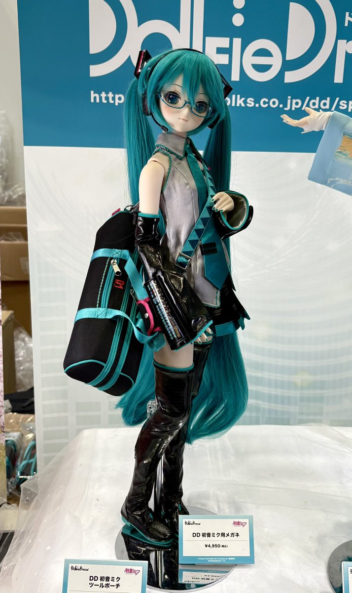 01Elphael's tweet photo. we’re in!! she’s so cutieful… I love you miku ^_^ 🩵 https://t.co/kVApVPAVDX