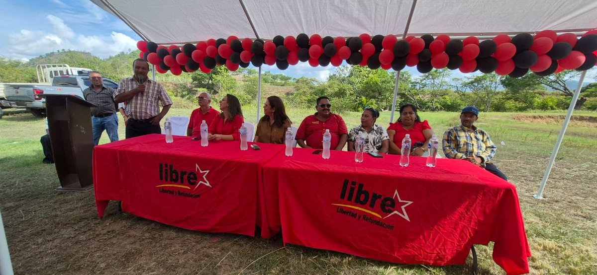 PartidoLibre's tweet photo. Extraordinaria reunión en Orica, Francisco Morazán. Invitada la subcoordinadora Rixi Moncada, en diálogo con las bases junto al alcalde Celio Ferrera y su corporación, y otros invitados especiales como la diputada Clara López; y, el cacique de la Montaña de la Flor, Vicente Martínez.

La Plataforma Democrática para el rescate de Honduras.

Organización, unidad y trabajo colectivo. 

Volveremos.