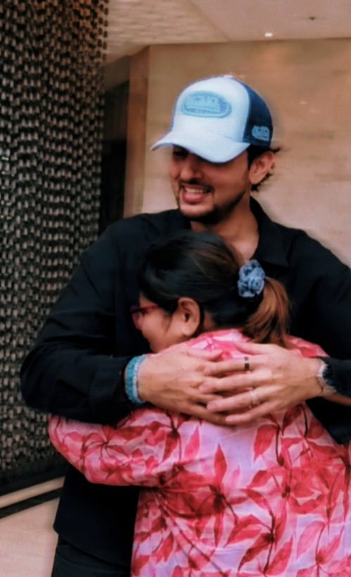 SakshixDZ's tweet photo. Fans meet-up 😭🤏
When will my turn come ???? @DarshanRavalDZ 😭😭 https://t.co/nDWdiME1Or