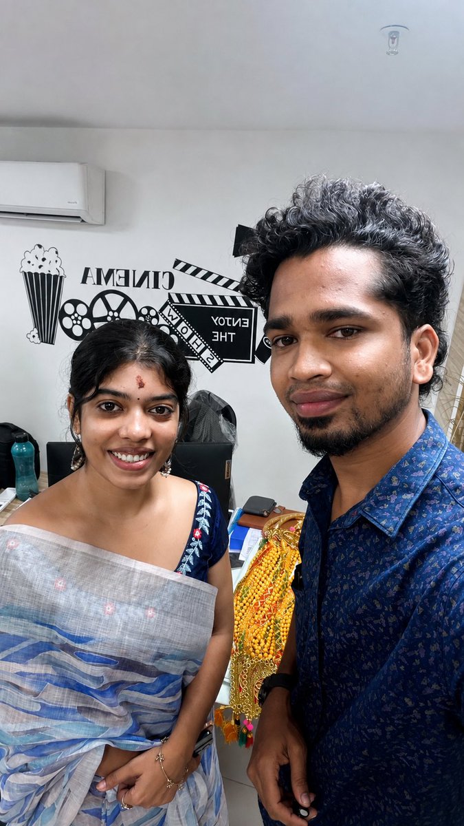 ssv__remo's tweet photo. Finally meet my favourite 😻 & #modharathiri movie actress #SumithraDevi 🤍 she’s very talented & she’s very humble & kindness character ❤️🙌 so Friendly 😍
#mannaiArul #keeripulla https://t.co/RGgzT6VDHo