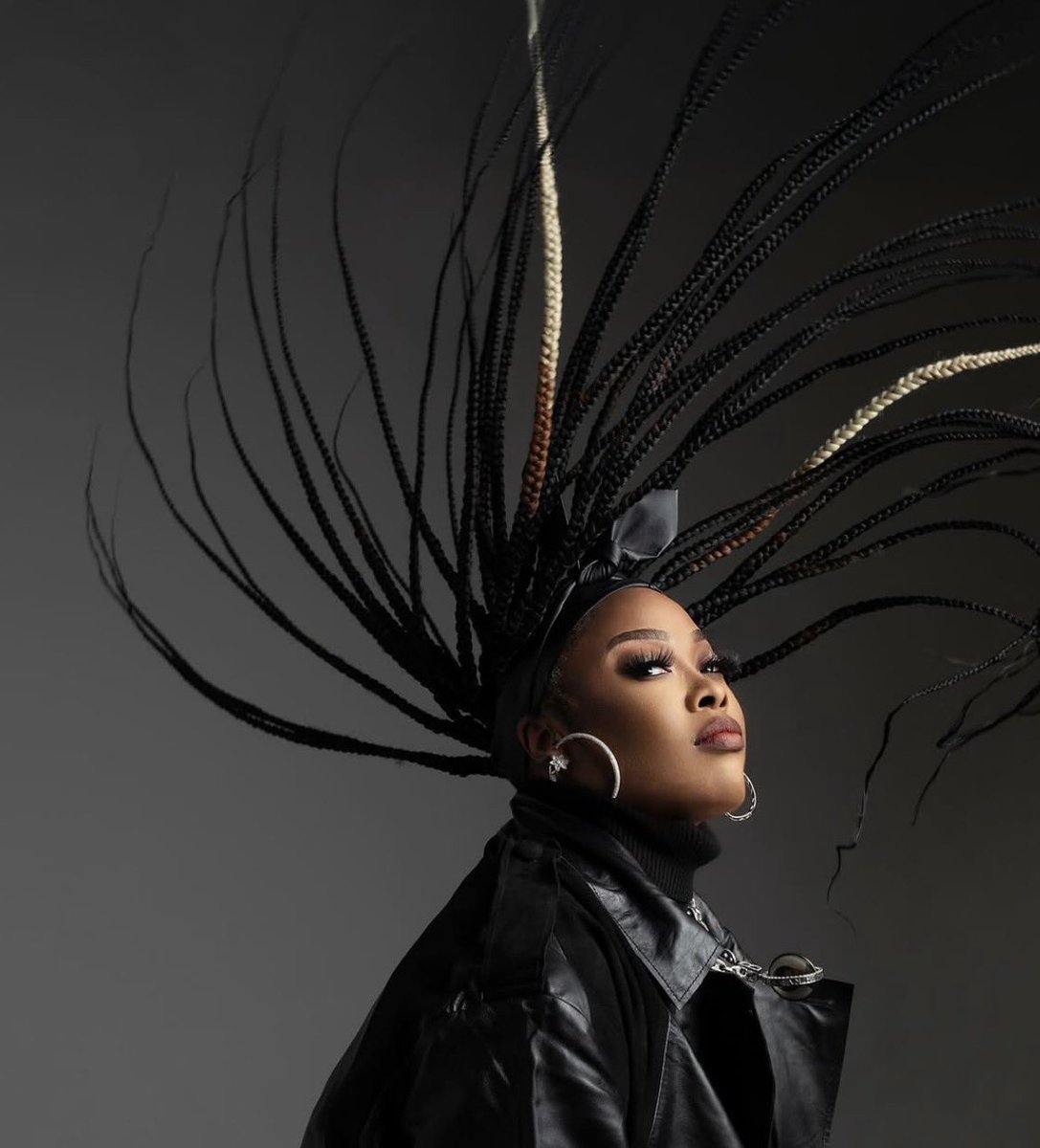 music__data's tweet photo. Da Brat to be inducted into the ‘Black Music &amp; Entertainment Walk of Fame’

The 2x Grammy nominated Hip-Hop pioneer debuted in the mid 1990s, trailblazing a blueprint for female rappers after her to follow with her tomboy fashion. She has sold over 30 million records worldwide. https://t.co/EEXrS3jVCz