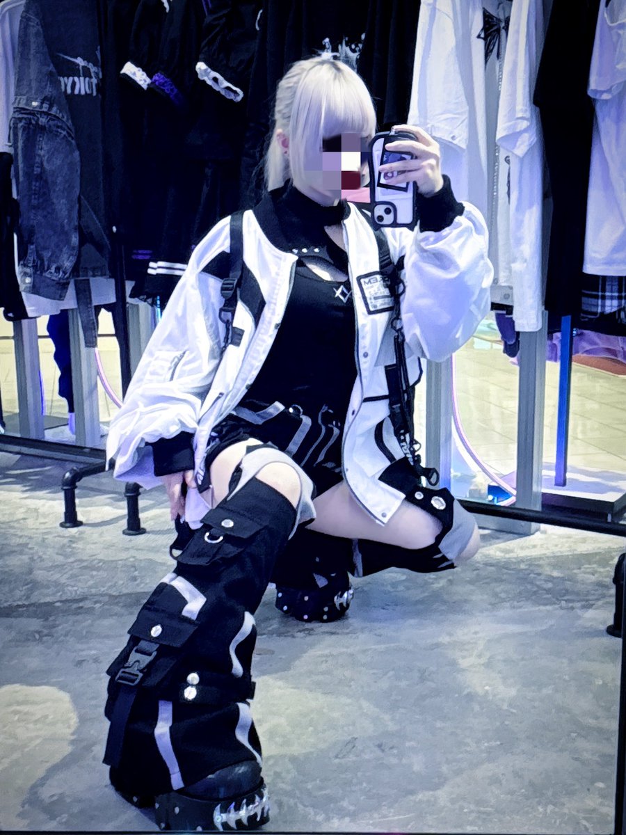 acro_ikebukuro's tweet photo. アニメキャラになれちゃう!?

レフレムの新作でサイバー系に挑戦してみませんか^ᴗ ̫ ᴗ^♩
今なら色々なサイバージャージ取り扱っています…！

 @_REFLEM @REFLEMINDUSTRY 
 #レフレム  #サイバー系  #サブカル  #夏 https://t.co/mc3F5JwaW0