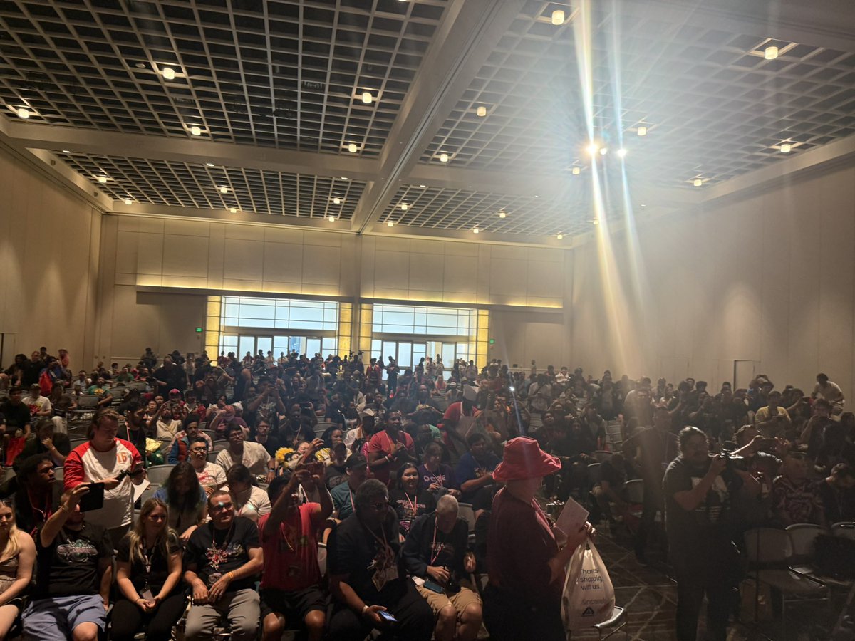 michiyamato7's tweet photo. Beetle borgs reunion! Lots of fan! Thank you,all! #powermorphicon #beetleborgs https://t.co/gmRtQBlXw8