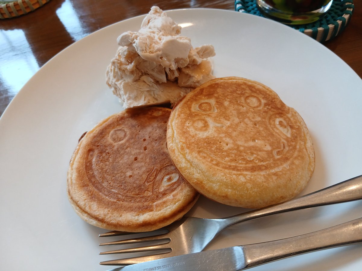 takkegame's tweet photo. 家族で大好きなパンケーキ食べに来た🎵 https://t.co/wVCsWPdSXe