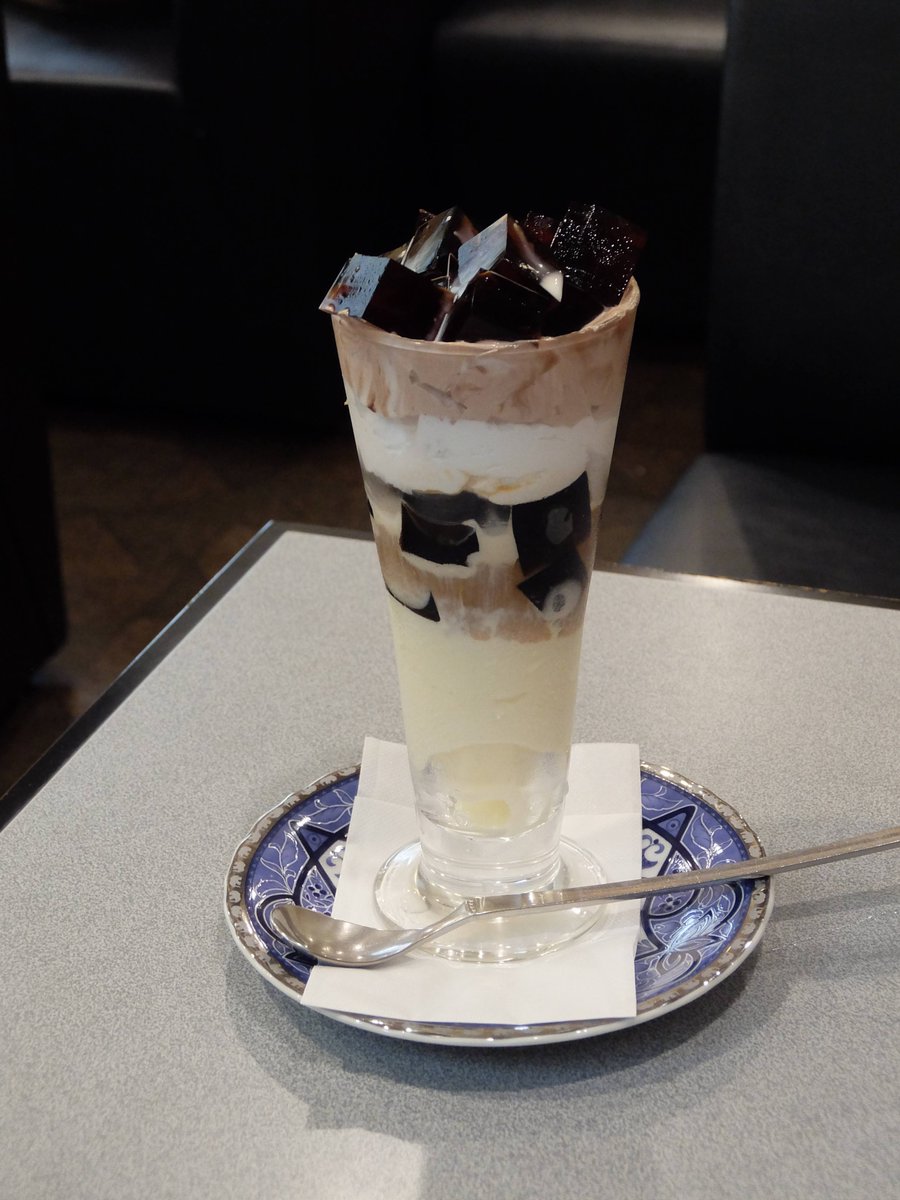 GGMMPPDD's tweet photo. 東京都大田区大森本町の喫茶店、Cafe de 1/2moon（ハーフムーン）にて、老舗感漂うコーヒーパフェです☕ https://t.co/ZbzTiWb5sQ