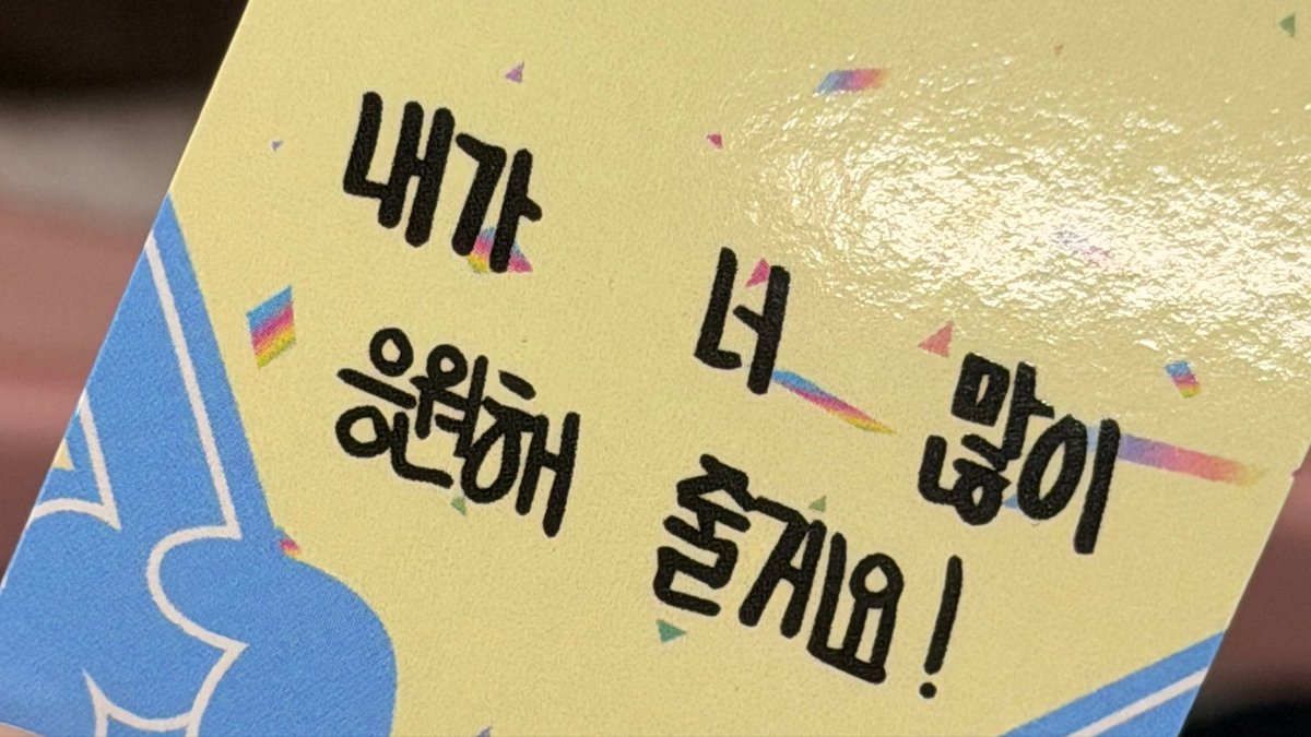 strbrraw's tweet photo. 어린이 반존대 보실 분
받자마자 개뿜음 https://t.co/7QSuclq2pv