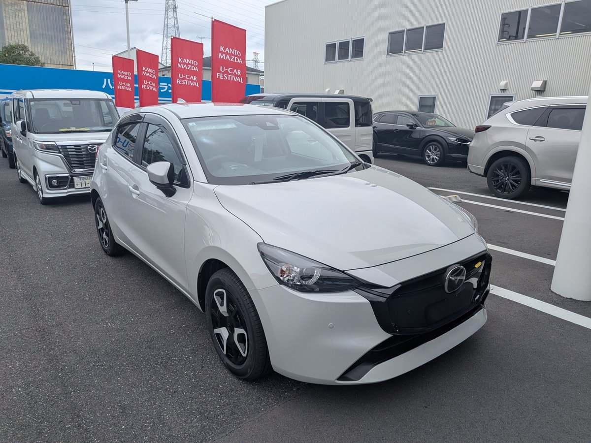 maa0919's tweet photo. 訳あって
相方の車
新車のMAZDA2納車です
7月に後ろから追突され（怪我はしてない）
全損で、保険で新車になりました〜！ https://t.co/wbP5SThHOP
